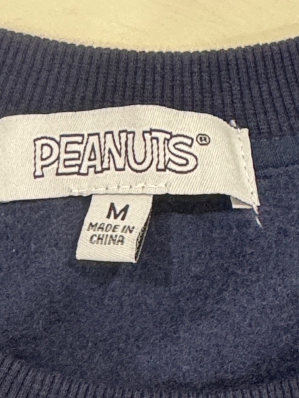 Peanuts Snoopy Santa Christmas Sweatshirt Medium - Picture 5 of 6